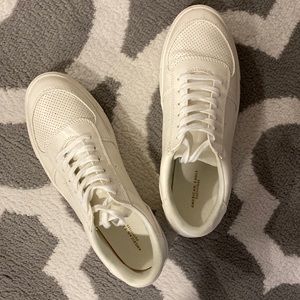 American Eagle Size 8 white sneaker